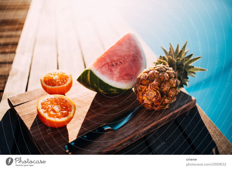 Gesunde Obstteller mit Ananas, Orangen und Wassermelone Lebensmittel Frucht Ernährung Essen Diät Messer Schwimmbad Ferien & Urlaub & Reisen Sommer Sonne schön
