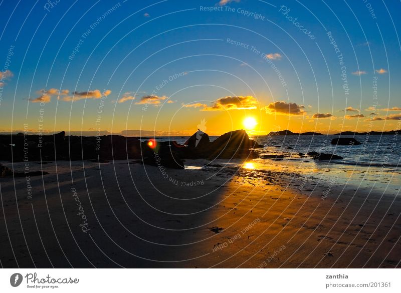 Mitternachtssonne Ferien & Urlaub & Reisen Sommer Sommerurlaub Sonne Meer Insel Natur Wasser Himmel Wolken Horizont Sonnenaufgang Sonnenuntergang Sonnenlicht