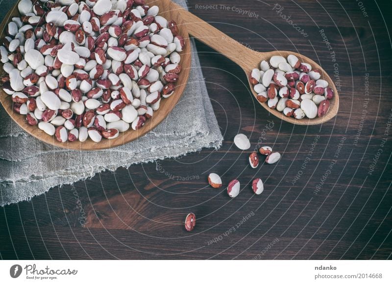 Rote weiße Bohnen in einer hölzernen Schüssel und in einem Löffel Gemüse Frucht Ernährung Essen Vegetarische Ernährung Diät Schalen & Schüsseln Holz frisch