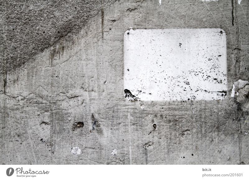 BLANCO SCHILD [LUsertreffen 04|10] Stein Schilder & Markierungen grau weiß sparsam Frustration stagnierend Zerstörung Wand Betonwand betoniert Betonmauer leer