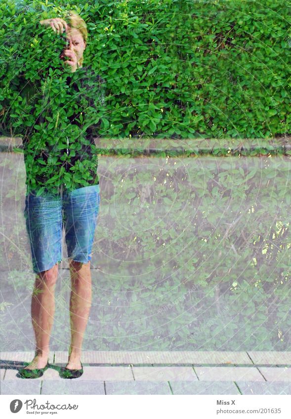 bereit für die Bundeswehr ! Freizeit & Hobby Fotokamera Mensch 1 18-30 Jahre Jugendliche Erwachsene Sträucher Versteck Tarnung Fotografieren Spiegel Spiegelbild