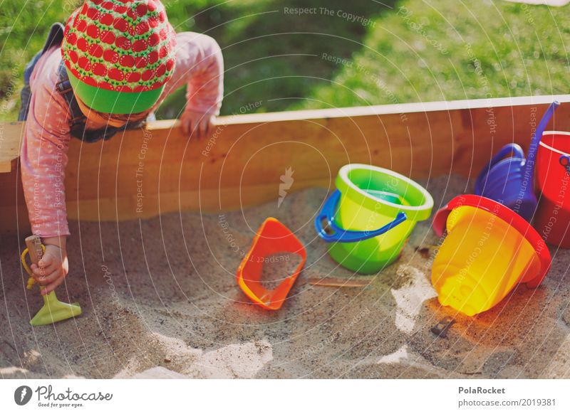 Erdbeermütze VI Kind Kleinkind Mädchen ästhetisch Kindheit Kindergarten Kindheitserinnerung Kindererziehung Kinderspiel kindlich Sandkasten Ausstechform Eimer