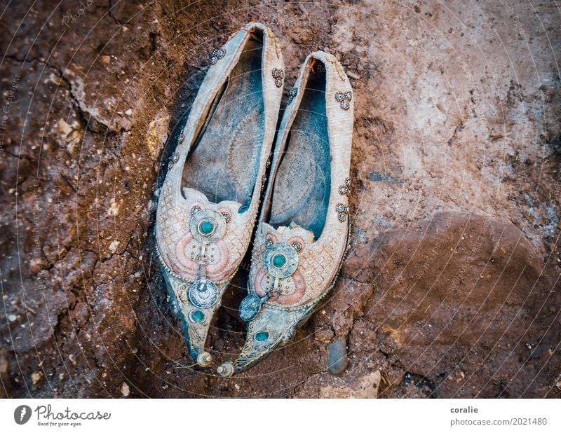 Der kleine Muck Schuhe alt historisch Marokko Hausschuhe Ballerina Schlappen Naher und Mittlerer Osten Orientalischer Bazar Wüste Islam Arabien gebraucht
