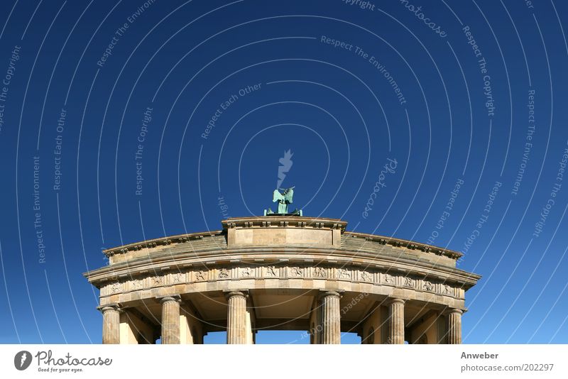 Brandenburger Tor Ferien & Urlaub & Reisen Tourismus Sightseeing Städtereise Skulptur Kultur Himmel Wolkenloser Himmel Schönes Wetter Berlin Berlin-Mitte