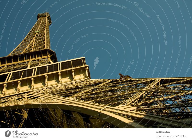 Eiffelturm Paris Frankreich Tour d'Eiffel Metall Eisen Niete genietet Stahl Stahlträger Stahlkonstruktion Baustelle Architektur Wahrzeichen Sehenswürdigkeit