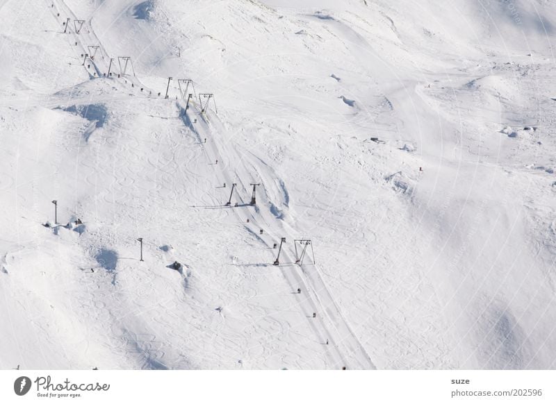 Skipiste Winterurlaub Wintersport Landschaft Urelemente Schönes Wetter Schnee Alpen Berge u. Gebirge einfach kalt weiß Schneespur Spuren Pulverschnee Schweiz