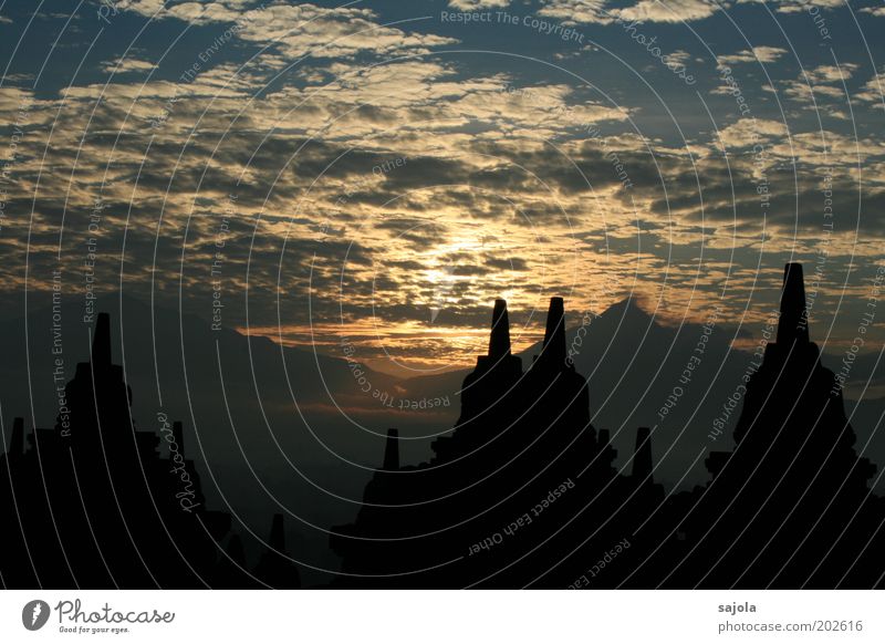 borobudur II Wolken Sonne Borobudur Indonesien Java Asien Südostasien Tempel Sehenswürdigkeit leuchten ästhetisch blau schwarz Ferien & Urlaub & Reisen