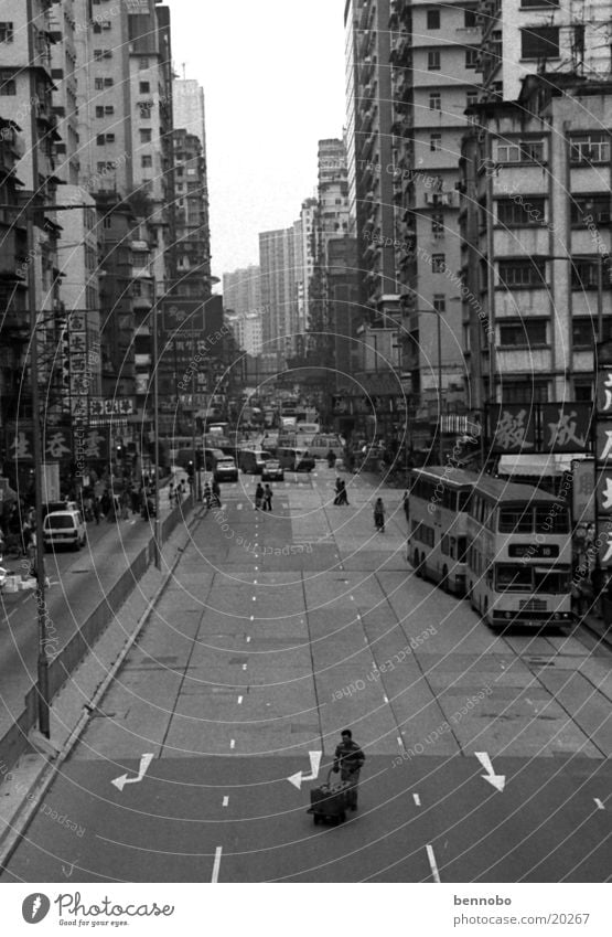 Mong Kok Hongkong Mongkok Asien Hauptstadt Hafenstadt bevölkert überbevölkert Verkehr Autofahren Fußgänger Straße Straßenkreuzung Wege & Pfade Stadt schwarz