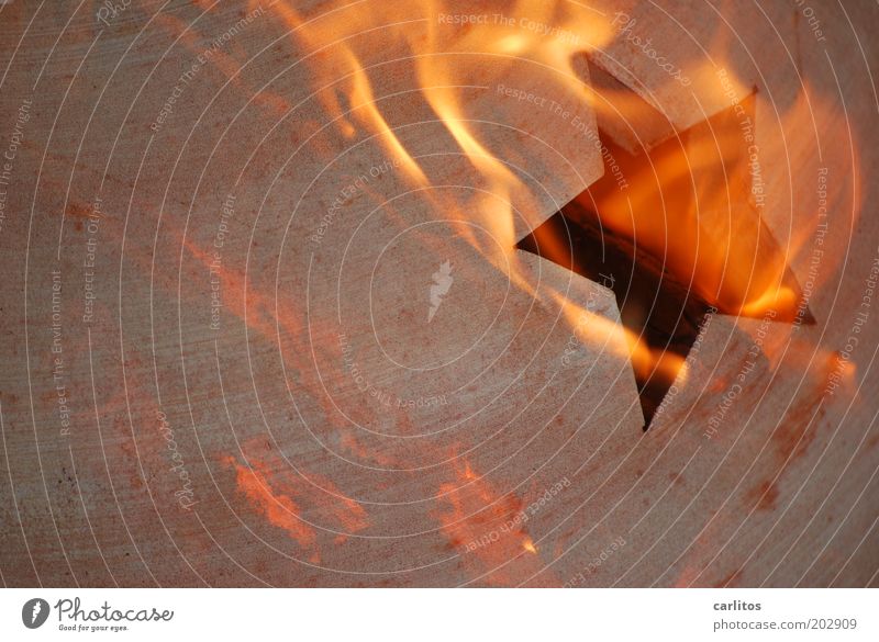 Kohoutek Feuer leuchten heiß Stern Komet Volksglaube Desaster brennen rot orange braun Farbfoto Gedeckte Farben Experiment Textfreiraum links Lichterscheinung