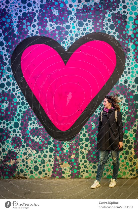 ... and even more LOVE Mensch Frau Erwachsene 1 30-45 Jahre Liebe Herz rosa Straßenkunst Kunst Graffiti Budapest Ungarn Europa Stadtleben Begierde Lust