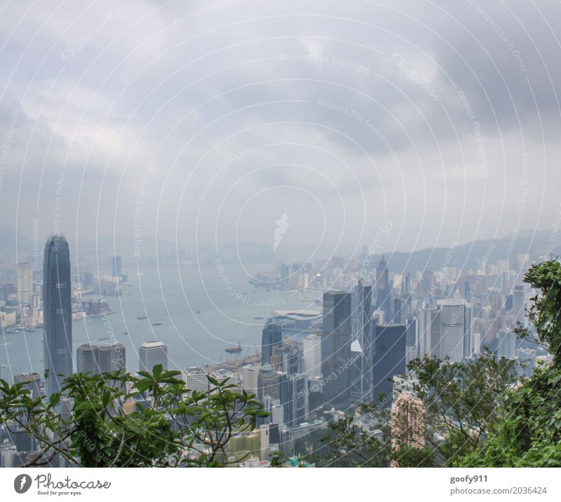 HONGKONG Ferien & Urlaub & Reisen Tourismus Ferne Sightseeing Städtereise Haus Luft Himmel Wolken Gewitterwolken Klima Wetter schlechtes Wetter Fluss Hongkong
