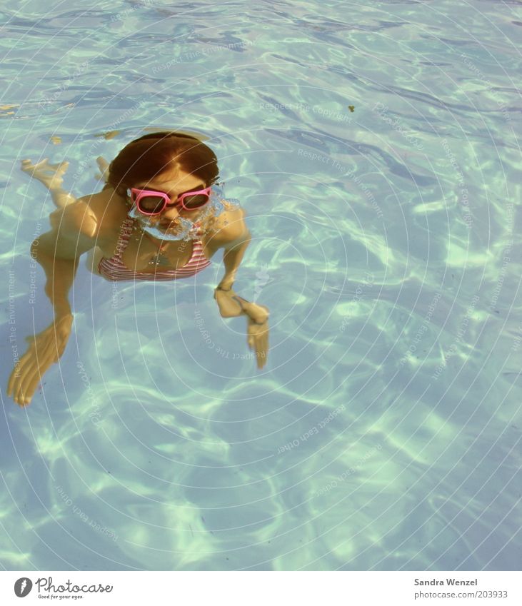 Auftauchen im Pool Freude Leben Wohlgefühl Erholung Freizeit & Hobby Ferien & Urlaub & Reisen Sommer Sommerurlaub Sport Sportler Taucher Schwimmbad feminin