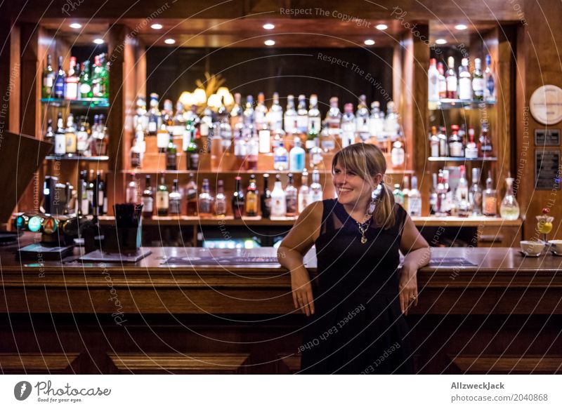 Dank Photocase das hier: Ran an die Bar! Alkohol Freizeit & Hobby Ferien & Urlaub & Reisen Ausflug Innenarchitektur Cocktailbar ausgehen trinken feminin