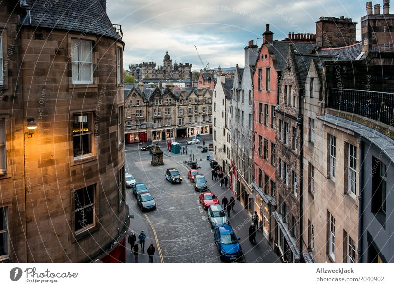 Victoria Street Evening Ferien & Urlaub & Reisen Tourismus Städtereise Edinburgh Schottland Hauptstadt Stadtzentrum Altstadt Fußgängerzone bevölkert Haus