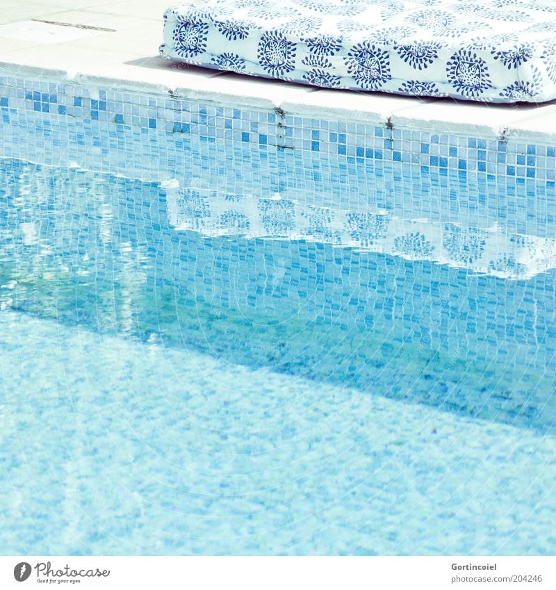 On the Poolside of Life Lifestyle Wellness Ferien & Urlaub & Reisen Sommer Sommerurlaub hell Wärme blau Schönes Wetter sommerlich Kissen Wasser Schwimmbad