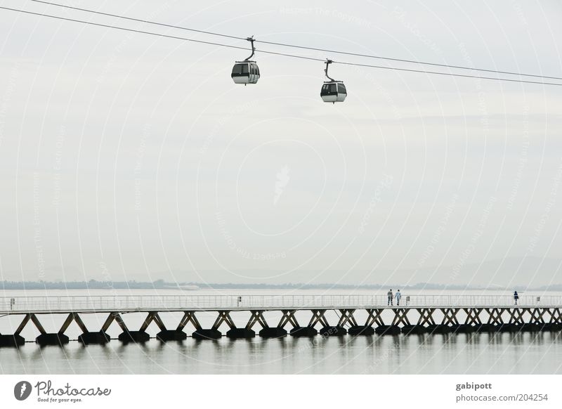 Schweben Ferien & Urlaub & Reisen Sightseeing Weltausstellung Luft Wasser Lissabon Stadtrand Brücke Seilbahn Schwebebahn Fluss Flussufer Sehenswürdigkeit grau