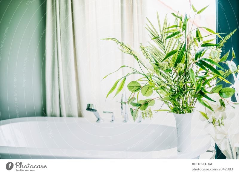 Grüne Pflanzen in Badezimmer elegant Stil Design Häusliches Leben Wohnung Innenarchitektur Dekoration & Verzierung Raum Natur Grünpflanze Mauer Wand Fenster
