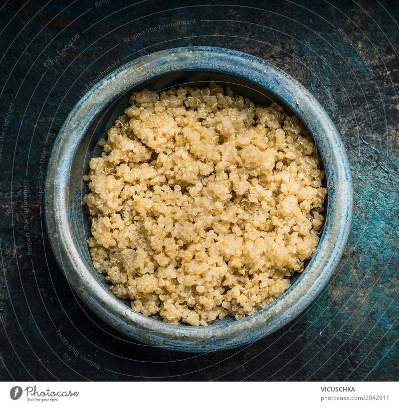 Nahaufnahme von gekochten Quinoa Samen Lebensmittel Getreide Ernährung Mittagessen Bioprodukte Vegetarische Ernährung Diät Schalen & Schüsseln Stil Design