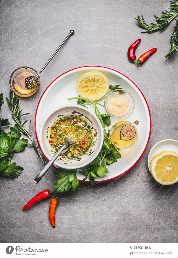 Selbsgemachte Salatdressing mit Öl Lebensmittel Salatbeilage Kräuter & Gewürze Ernährung Geschirr Stil Design Gesundheit Gesunde Ernährung Küche Restaurant