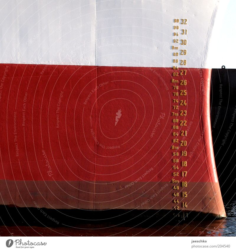 Dreimetersechzig Schifffahrt Kreuzfahrt Passagierschiff Kreuzfahrtschiff Ziffern & Zahlen rot schwarz weiß Skala Tiefgang Wasserstand messen Anlegestelle Dock