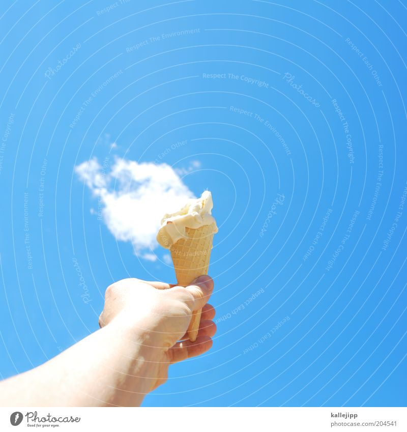 aber bitte mit sahne Milcherzeugnisse Dessert Süßwaren Ernährung Arme Hand Finger Sommer festhalten genießen skurril Surrealismus Waffel Eiswaffel Sahne Wolken