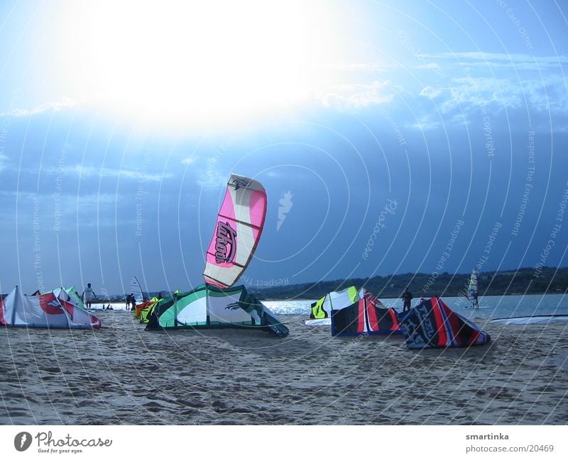 Kitecity Kiting Wassersport Sonnenuntergang Meer Licht Gegenlicht Portugal Zeit frei loslassen genießen Extremsport kiters heaven rosa takoon Raum fliegen