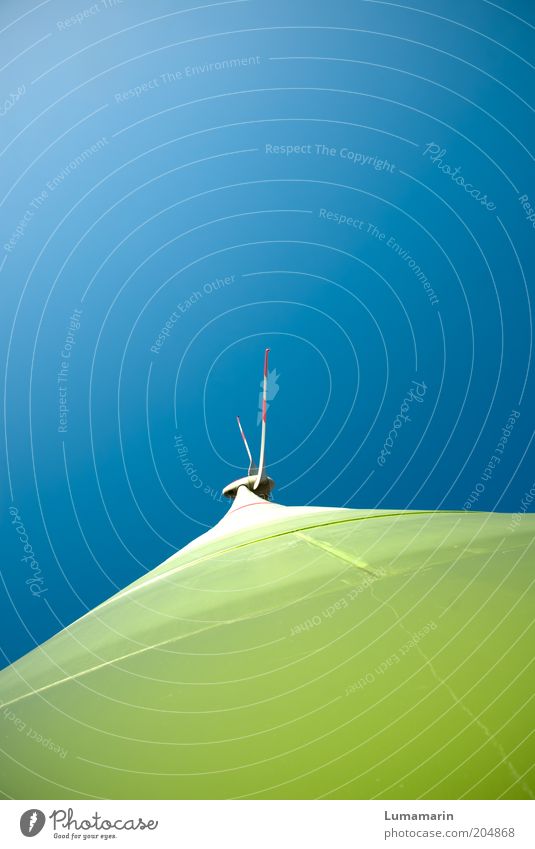 frischer Wind Technik & Technologie Fortschritt Zukunft Energiewirtschaft Erneuerbare Energie Windkraftanlage Umwelt Wolkenloser Himmel Sommer Schönes Wetter