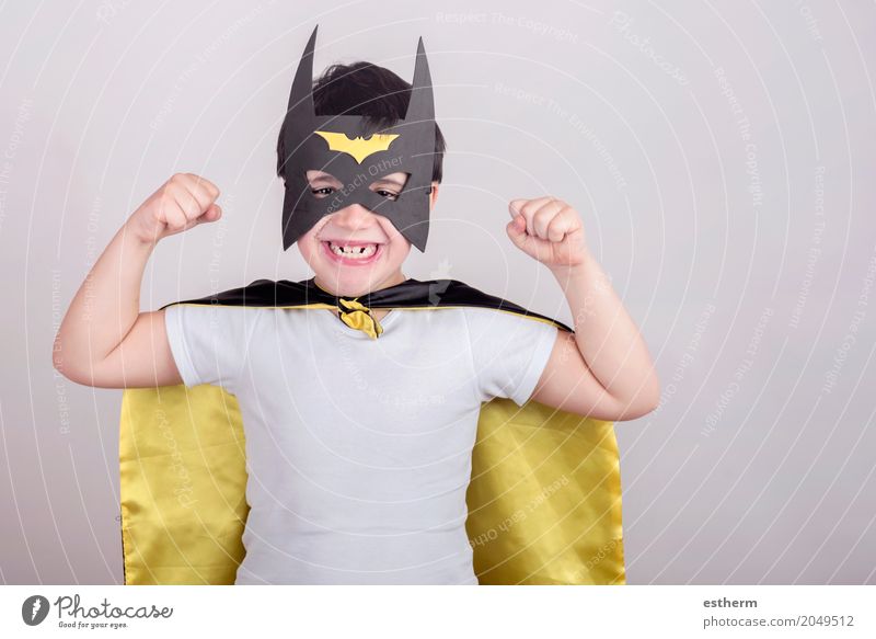 Kind als Superheld verkleidet Lifestyle Feste & Feiern Karneval Geburtstag Fitness Sport-Training Mensch Kleinkind Junge Kindheit 1 3-8 Jahre Bewegung Lächeln