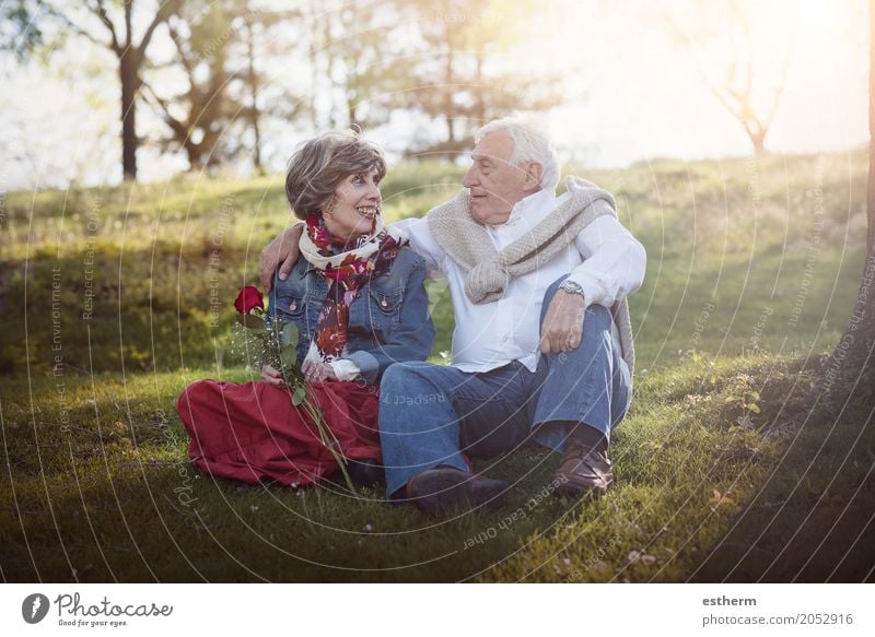 Porträt eines romantischen älteren Paares Lifestyle Feste & Feiern Valentinstag Mensch maskulin feminin Großeltern Senior Großvater Großmutter