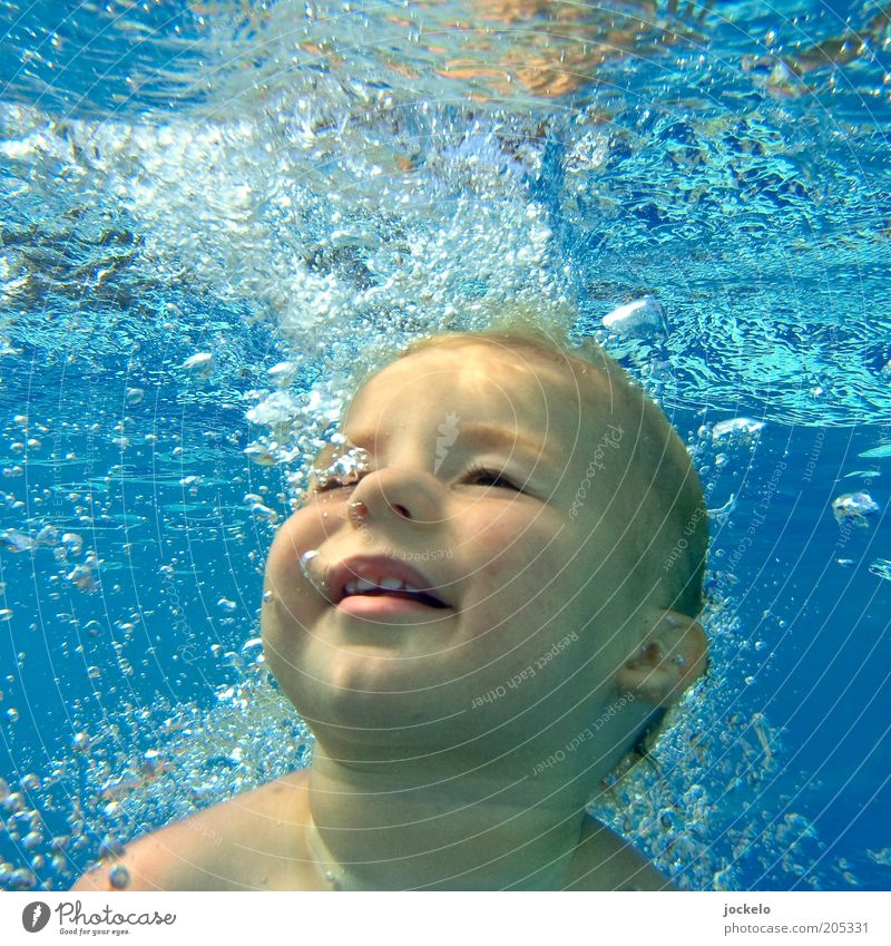 Anfängertaucher maskulin Kind Kleinkind Junge Kopf Gesicht 1 Mensch 0-12 Monate Baby Wasser Schwimmen & Baden Lächeln Coolness frei natürlich blau gelb Freude