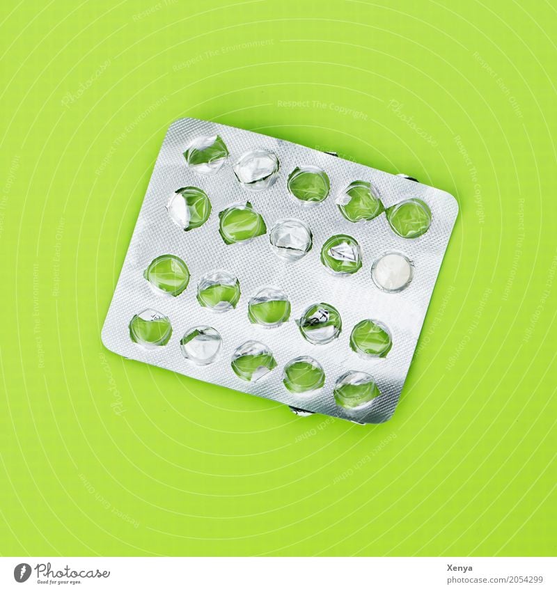 Tablettenverpackung grün silber Gesundheit Krankheit Medikament Abhängigkeit Sucht Schmerz Farbfoto Menschenleer Gesundheitswesen Pharmazie Kapsel Drogensucht