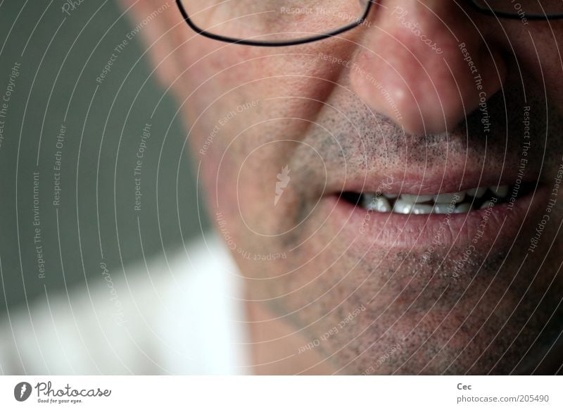 Spannung Mensch maskulin Mann Erwachsene Haut Kopf Mund Bart 45-60 Jahre Brille Farbfoto Nahaufnahme Unschärfe unrasiert Anschnitt Männermund Männernase