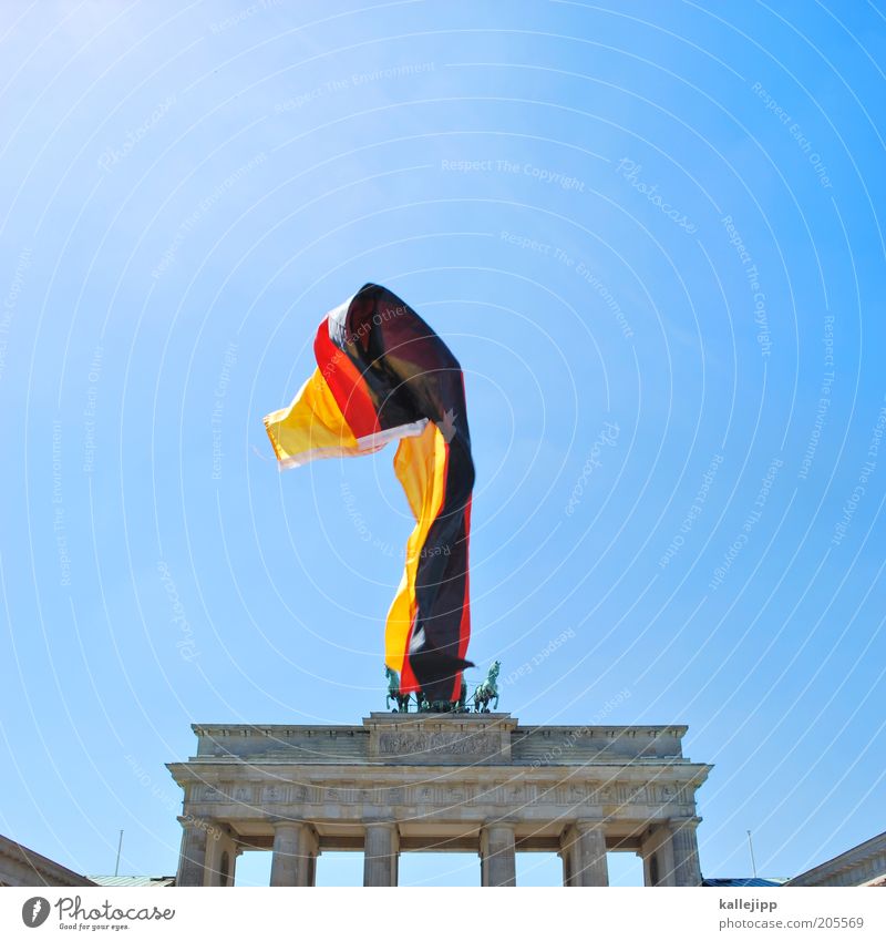 fanmeile Feste & Feiern Zeichen Macht Stolz Berlin Brandenburger Tor Deutschland Fahne Nationalflagge nationalhymne Tag der Deutschen Einheit flattern