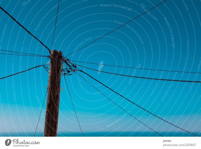 Netzwerkzentrale Kabel Technik & Technologie Telekommunikation Energiewirtschaft Himmel alt blau Horizont Strommast Stromanschluss Vernetzung Leitung