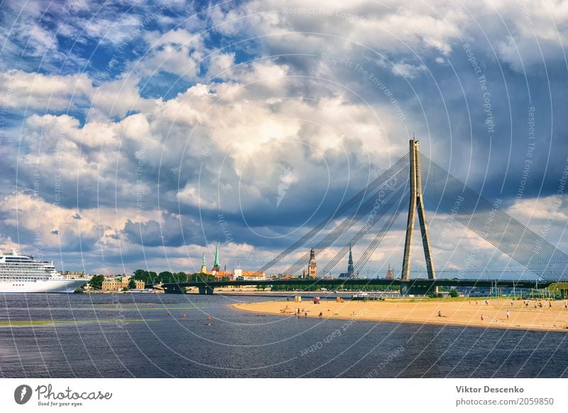 Panorama von Riga an einem sonnigen Tag Reichtum schön Erholung Ferien & Urlaub & Reisen Tourismus Ausflug Kreuzfahrt Sonne Strand Meer Ostsee Fluss Kirche