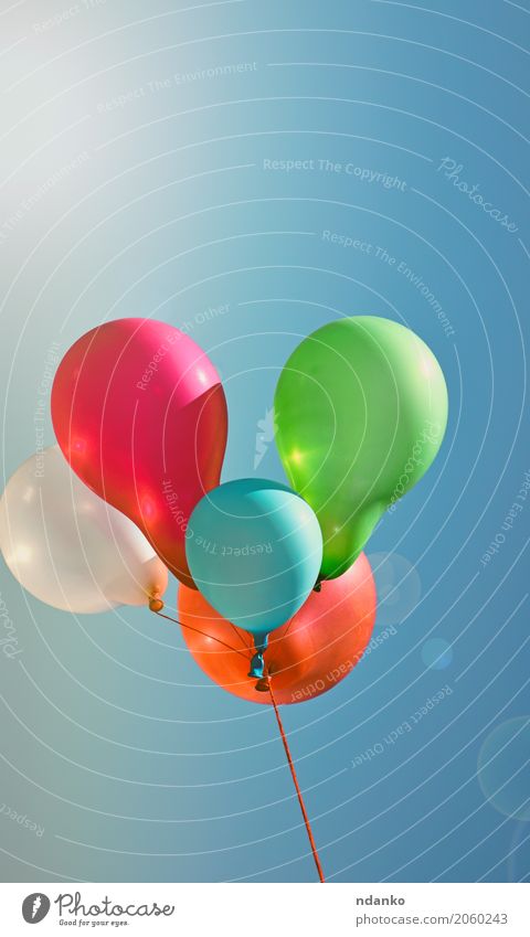 Mehrfarbige Ballone gegen den Himmel Freude Glück Sommer Dekoration & Verzierung Entertainment Veranstaltung Feste & Feiern Geburtstag Luftballon fliegen