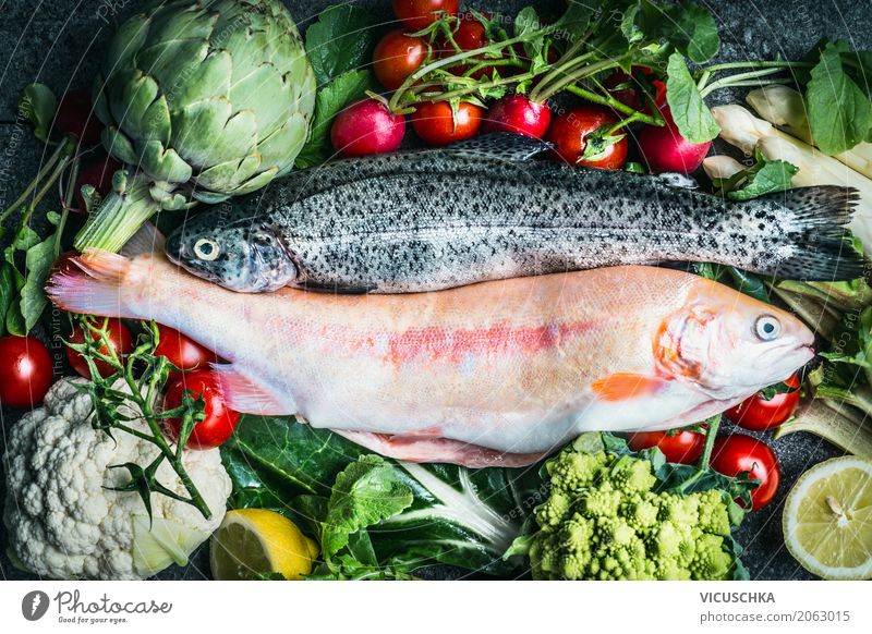 Forellen Fische mit Gemüse für gesundes Kochen Lebensmittel Ernährung Festessen Bioprodukte Vegetarische Ernährung Diät Stil Gesundheit Gesunde Ernährung Design