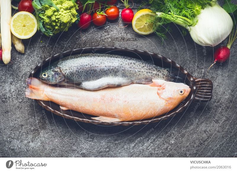 Fischgerichte , Forellen in Backform und Gemüse Lebensmittel Ernährung Festessen Bioprodukte Vegetarische Ernährung Diät Geschirr Stil Gesunde Ernährung Tisch