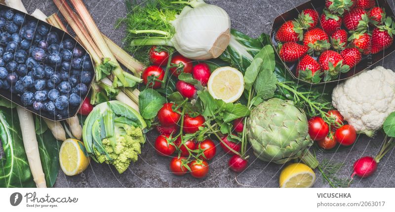 Verschiedene Bio Gemuse Obst Und Beeren Fur Gesundes Essen Ein Lizenzfreies Stock Foto Von Photocase