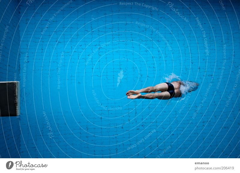 deep impact Lifestyle Freude Schwimmen & Baden Freizeit & Hobby Sport Wassersport Sportler tauchen Schwimmbad maskulin Junger Mann Jugendliche Erwachsene
