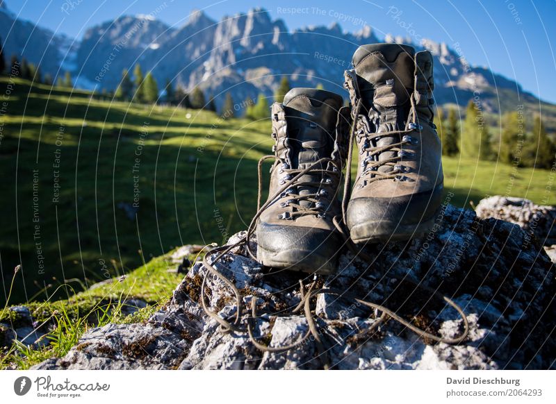 Wanderzeit Ferien & Urlaub & Reisen Tourismus Abenteuer Ferne Sommerurlaub Berge u. Gebirge wandern Klettern Bergsteigen Landschaft Wolkenloser Himmel Frühling