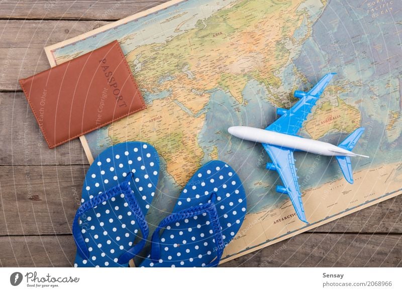Abenteuer Zeit Konzept Lifestyle Stil Erholung Freizeit & Hobby Ferien & Urlaub & Reisen Tourismus Ausflug Sommer Schreibtisch Flugzeug Spielzeug Holz blau
