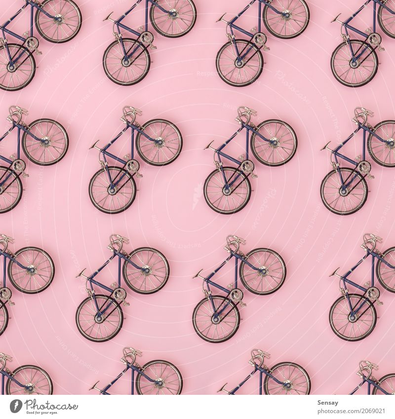 Sport-Muster - Spielzeug Fahrräder auf rosa Hintergrund Stil Design Sommer Dekoration & Verzierung Tapete Menschengruppe Fitness hell oben gelb weiß Farbe