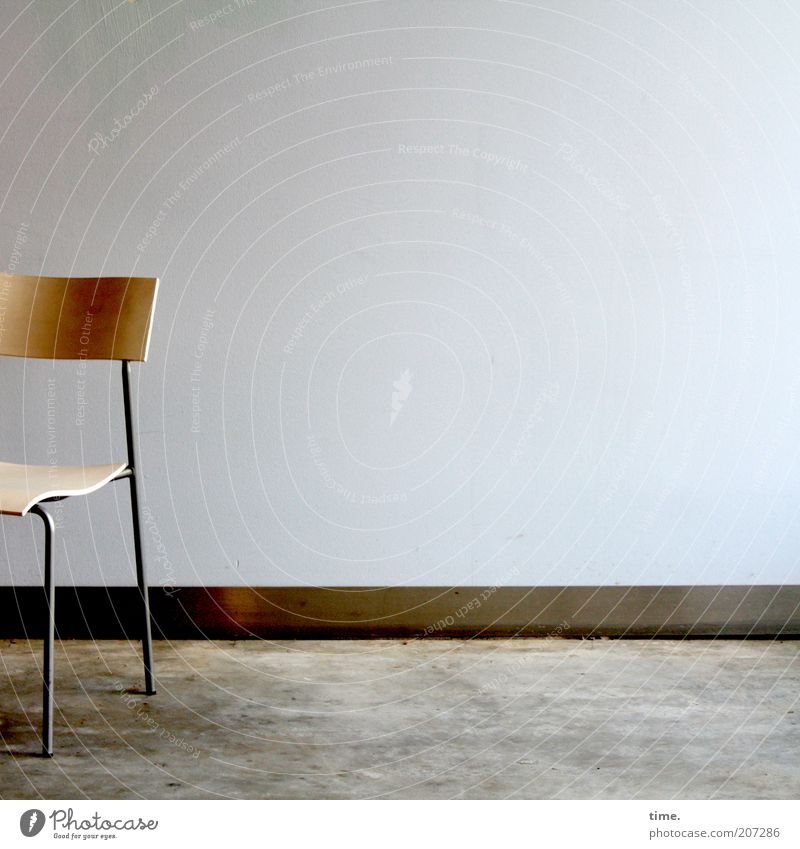 [H10.1] - time for a rest Design Möbel Stuhl Mauer Wand Holz Metall Stahl außergewöhnlich dünn eckig frei Billig einzigartig kalt Sitzgelegenheit Stuhlbein