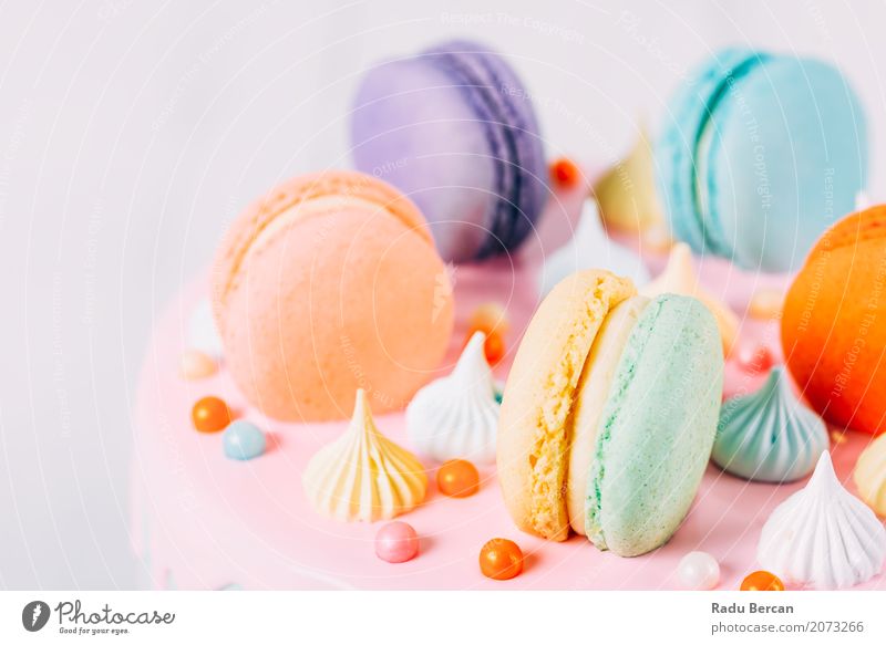 Bunter Macaron-Geburtstags-Kuchen und süßer Süßigkeits-Belag Lebensmittel Dessert Süßwaren Ernährung Essen Feste & Feiern Gastronomie Fressen füttern