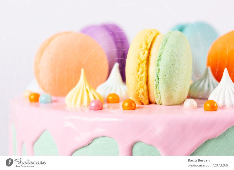 Bunter Macaron-Geburtstags-Kuchen und süßer Süßigkeits-Belag Lebensmittel Dessert Süßwaren Ernährung Essen Feste & Feiern Gastronomie Diät Fressen füttern