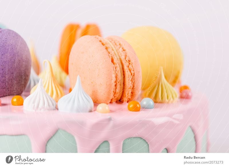 Bunter Macaron-Geburtstags-Kuchen und süßer Süßigkeits-Belag Lebensmittel Dessert Süßwaren Ernährung Essen Feste & Feiern Gastronomie Diät Fressen füttern