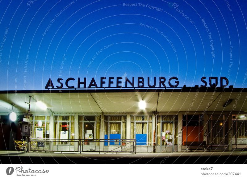 Endstation Ferien & Urlaub & Reisen blau Aschaffenburg Süden spät Farbfoto Außenaufnahme Menschenleer Textfreiraum oben Dämmerung Kunstlicht Langzeitbelichtung