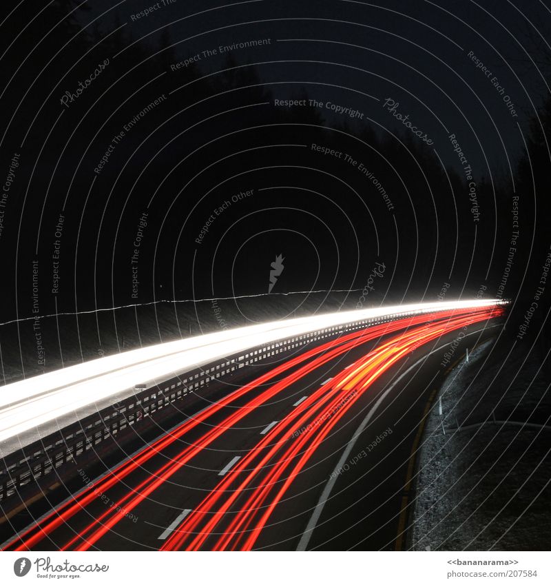 (( SWOOSH (( Feierabend Verkehr Personenverkehr Berufsverkehr Autofahren Straße Autobahn Leitplanke Straßenverkehr Langzeitbelichtung Gegenverkehr Beleuchtung