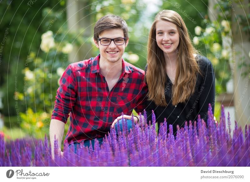 Katharina & Patrick maskulin Junge Frau Jugendliche Junger Mann Paar 2 Mensch 18-30 Jahre Erwachsene Natur Frühling Sommer Schönes Wetter Pflanze Blume Garten